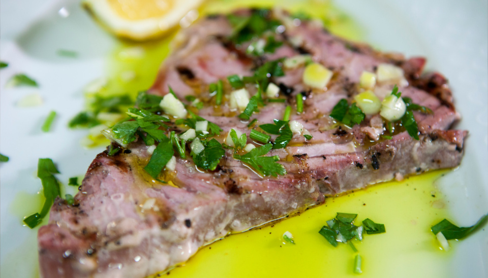 Filete de pez espada aliñado, restaurante Emiliano - Almuñécar