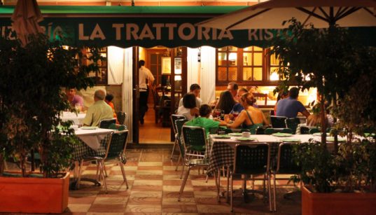 pizzeria-ristorante-la-trattoria-fachada